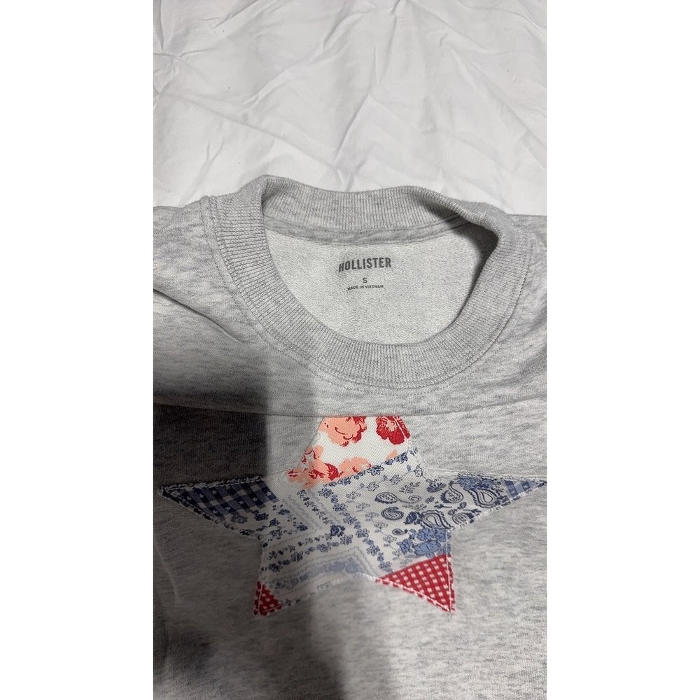 Hollister Grey Sweatshirt Patchwork Star Design Small Casual Crew Neck